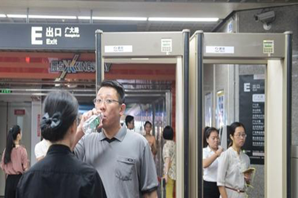 安檢設備工廠的安檢門應用