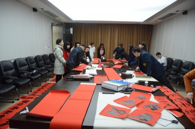 堅(jiān)基集團(tuán)開(kāi)展義寫春聯(lián)活動(dòng)