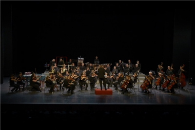 堅基演藝丨一場“看得見”的音樂盛宴點亮金秋，奏響悠揚完美旋律